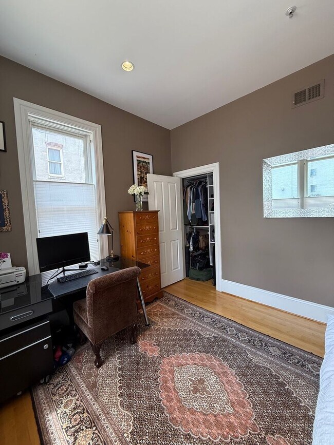 Building Photo - Charming 2BR | 2BA Condo in Logan Circle