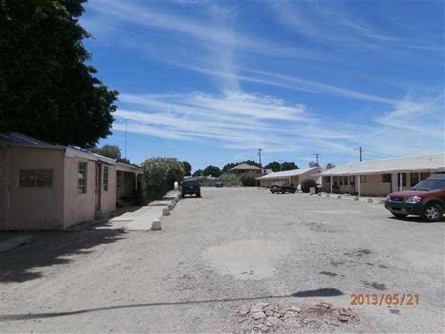 Building Photo - 702 S Riebe Ave