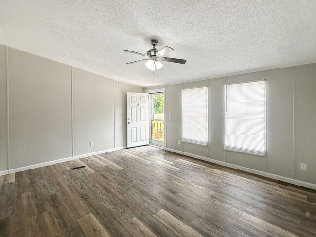 Building Photo - REMODELED 3BD 2BA HOME FOR RENT!