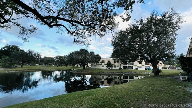 Building Photo - 4205 Oak Terrace Dr