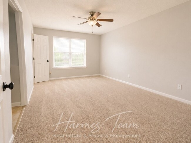 Building Photo - 5960 Grapevine Dr