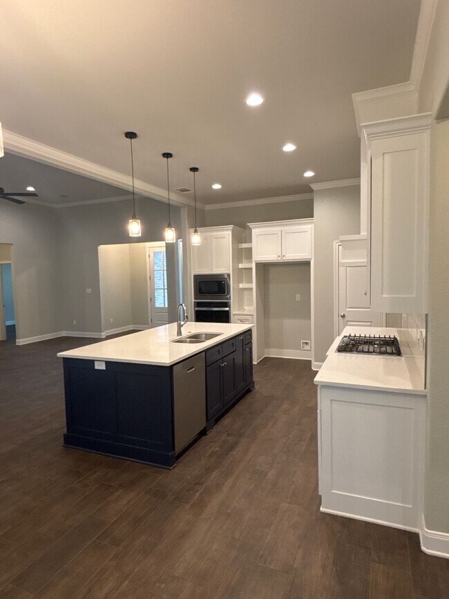 Building Photo - Beautiful South Tyler Rental in Royal Vista Estates!