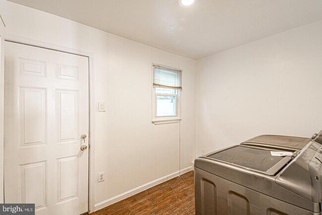 Building Photo - 2238 Oakford St