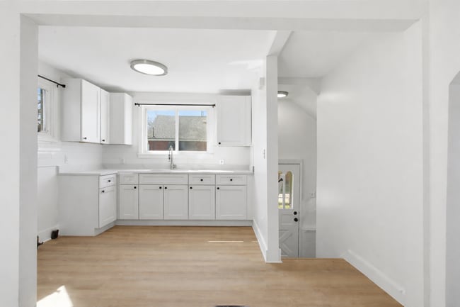 Building Photo - 41 W George Ave