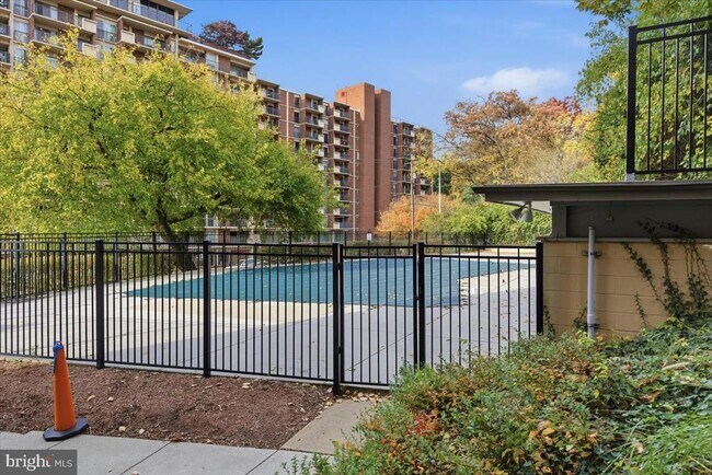 Building Photo - 1200 S Arlington Ridge Rd