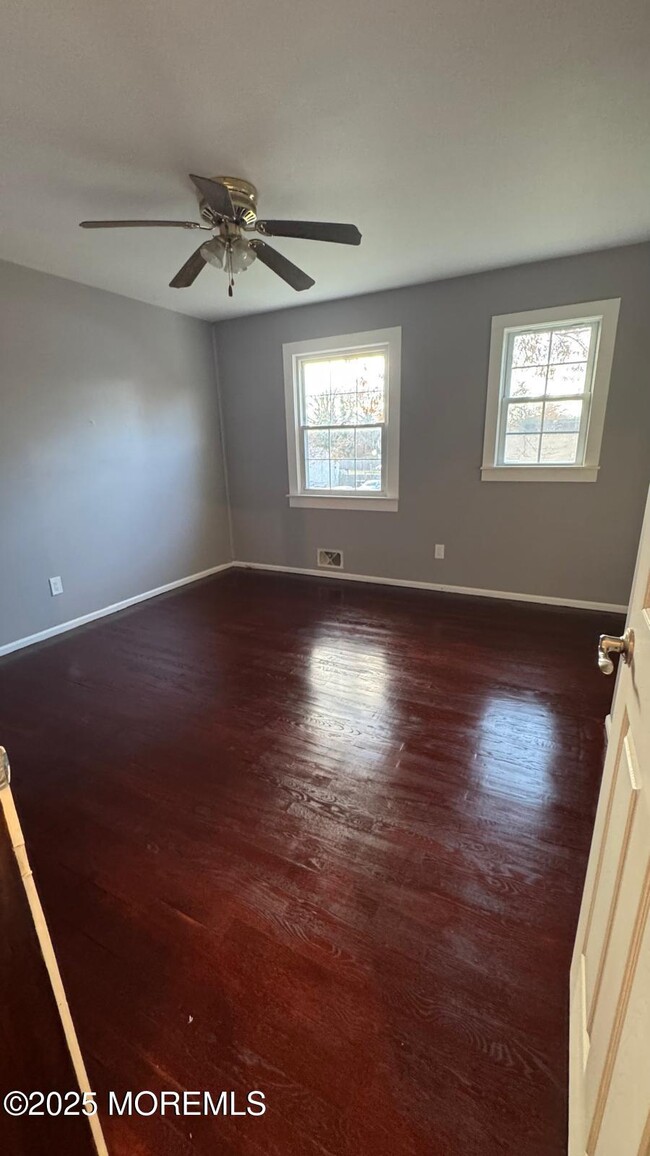 Building Photo - 343 Clifton Ave