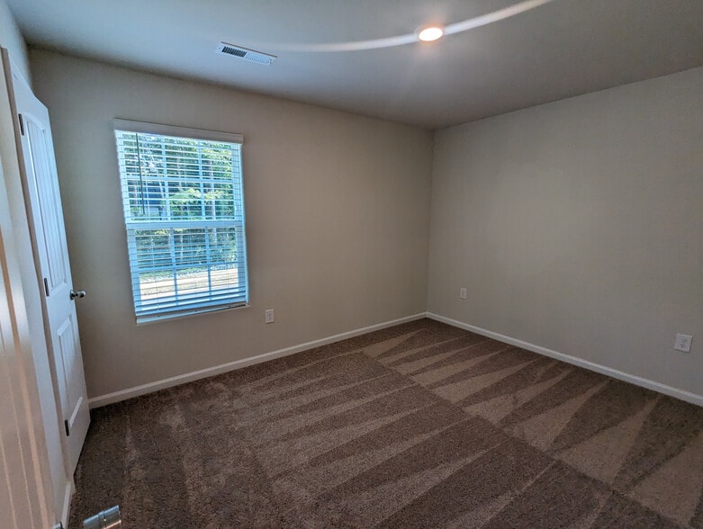 Building Photo - Room in Single Family Home on Trailblazer St