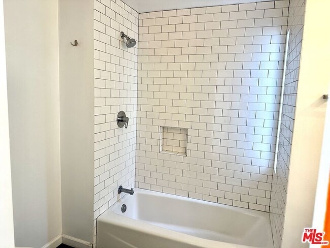 Building Photo - 410 Pershing Dr