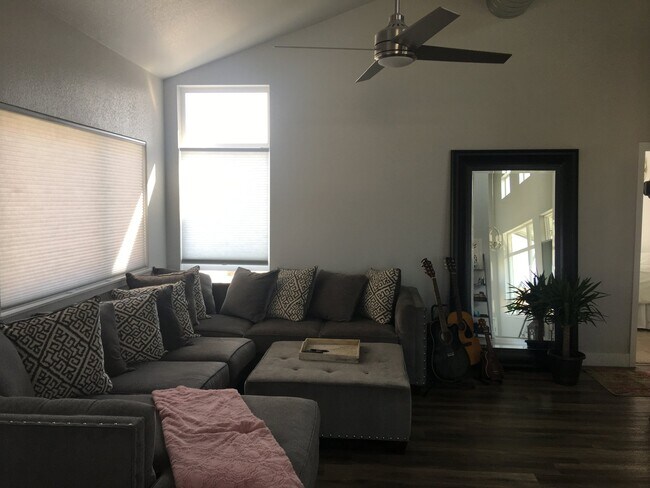 Building Photo - 908 Blondel St