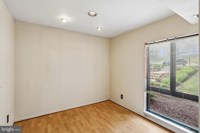 Building Photo - 6005 Majors Ln