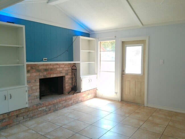 Building Photo - 1822 Volga Dr