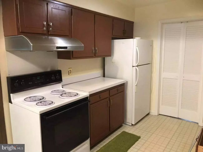 Building Photo - 5603 Lalos St