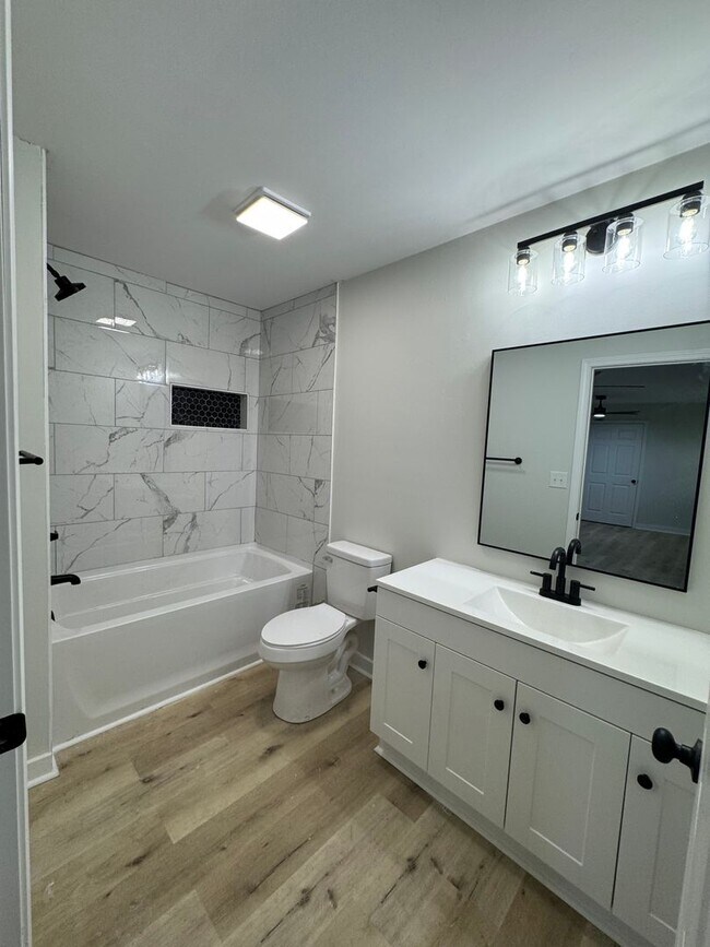 Building Photo - $2,195/month | 4 Bed | 2.5 Bath | 2,046 Sq Ft