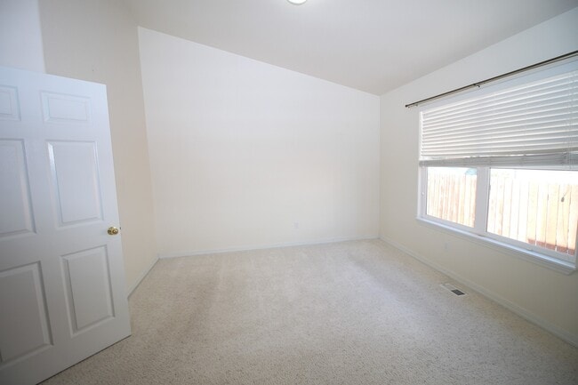 Building Photo - Amazing 5 bedroom home in Desirable Crown Hill Mesa on West Side of town