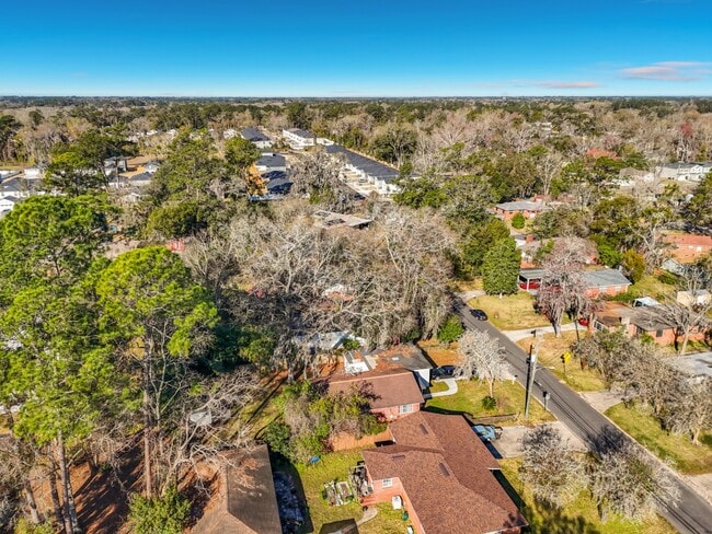 Building Photo - 5330 Quan Dr