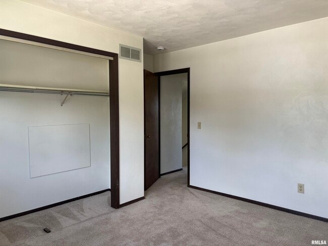 Building Photo - 2827 W 66th St