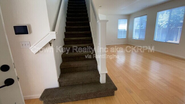 Building Photo - 435 Centre Ct Dr