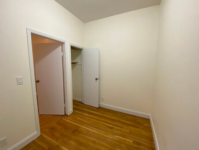 Building Photo - 446 E 78th St