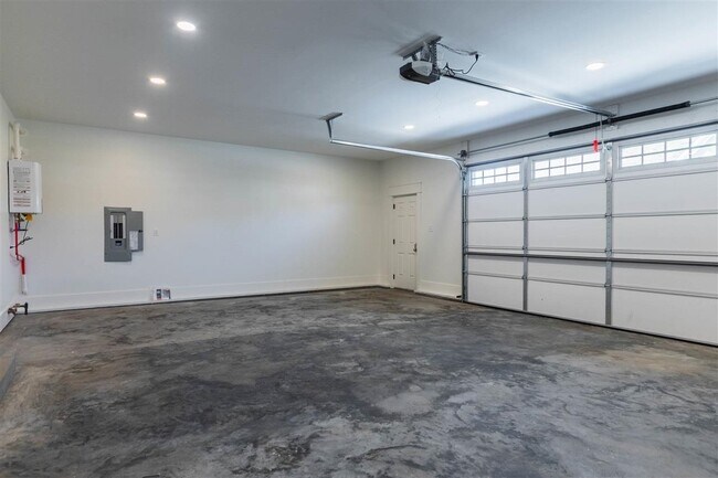 Building Photo - 414 Traditions Blvd