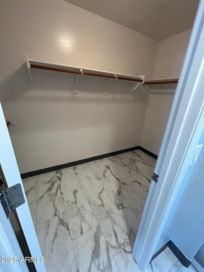 Building Photo - 869 E Doral Ct