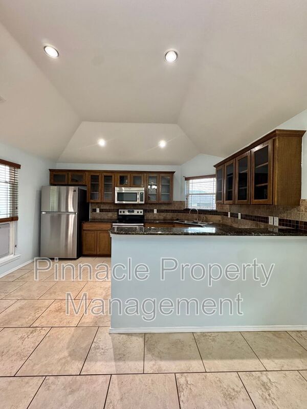 Building Photo - 4925 Scarlet Oak Dr