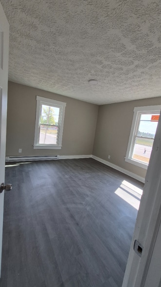 Building Photo - 912 Riverview Terrace