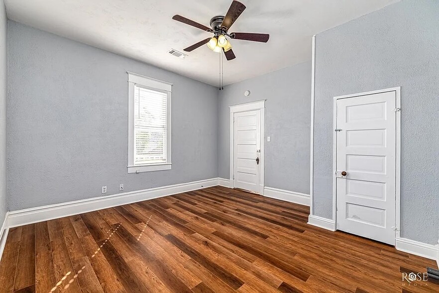 Building Photo - 2 N Adams St