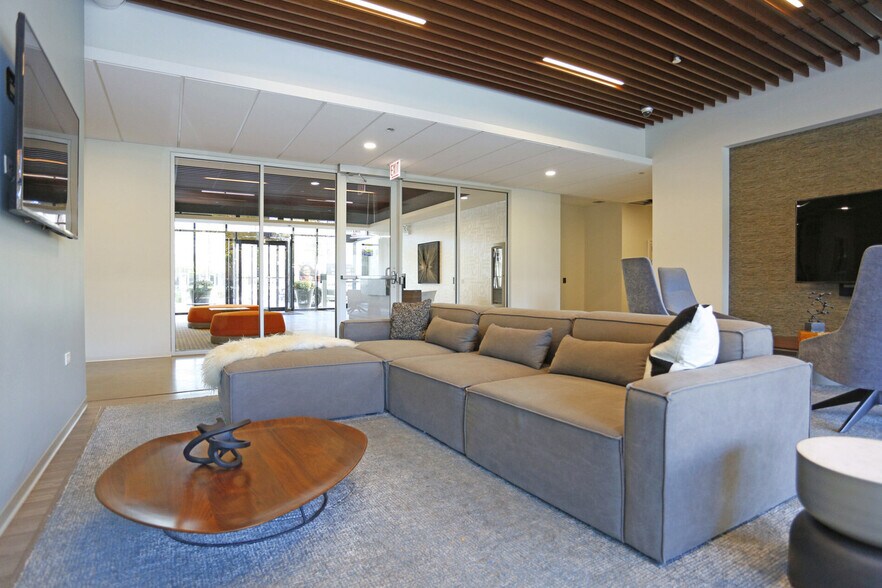 Building Photo - 901 S Ashland Ave