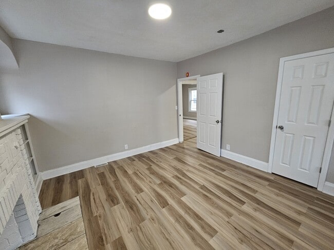 Building Photo - 942 Eddy Rd