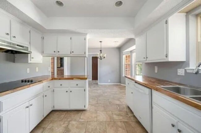 Building Photo - Updated 3 Bedroom/2 Bath Home w/Beautiful Landscaping - Edmond Schools