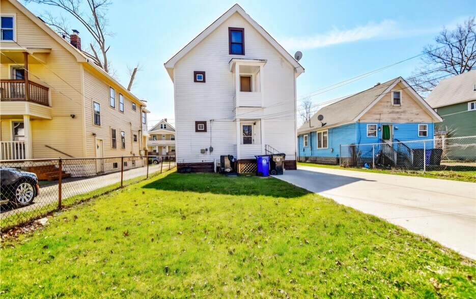 Building Photo - 16311 Huntmere Ave