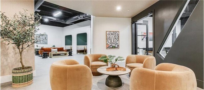 Building Photo - 301 N Akard St