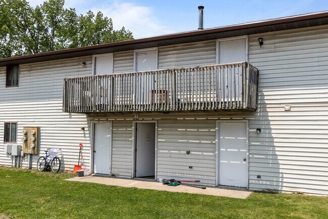 Building Photo - 1550 Moraine Terrace