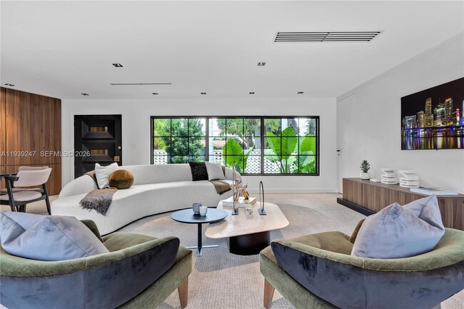 Building Photo - 2500 Bayview Dr