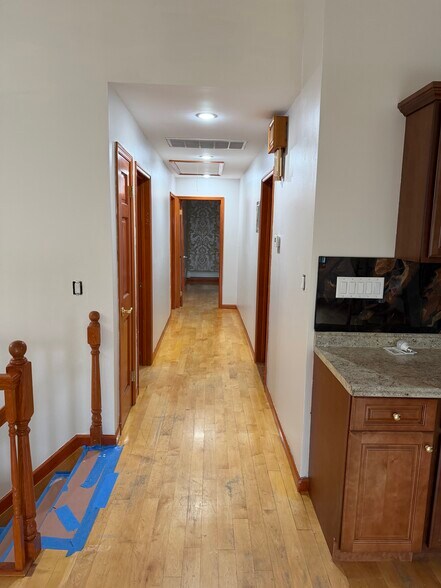 Building Photo - 372 Naughton Ave