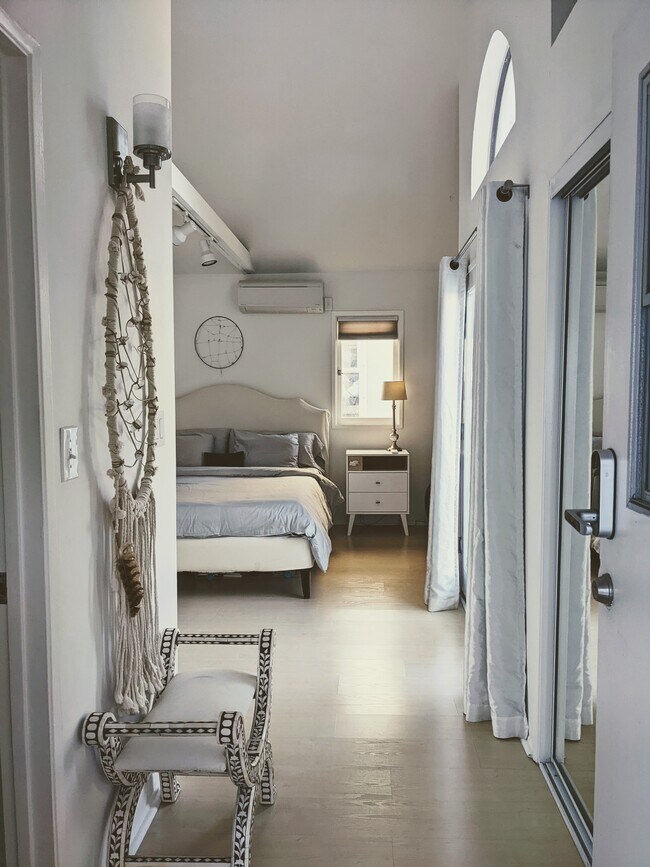 Building Photo - 411 Linnie Canal