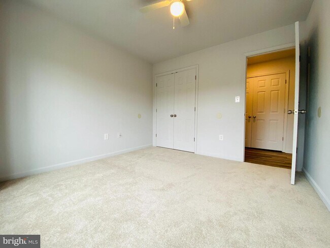 Building Photo - 5147 Mallards Landing Dr