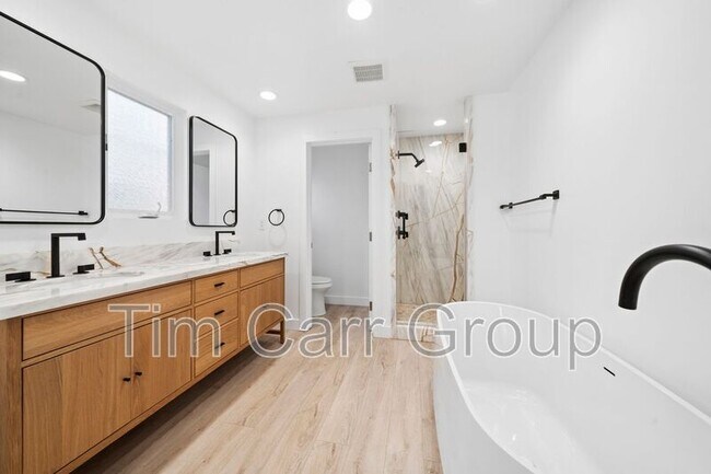 Building Photo - 112 S. Bayfront