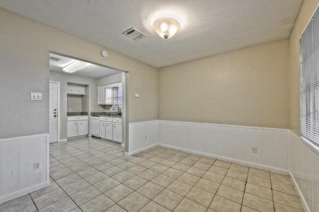 Building Photo - 2327 Shadbury Ct