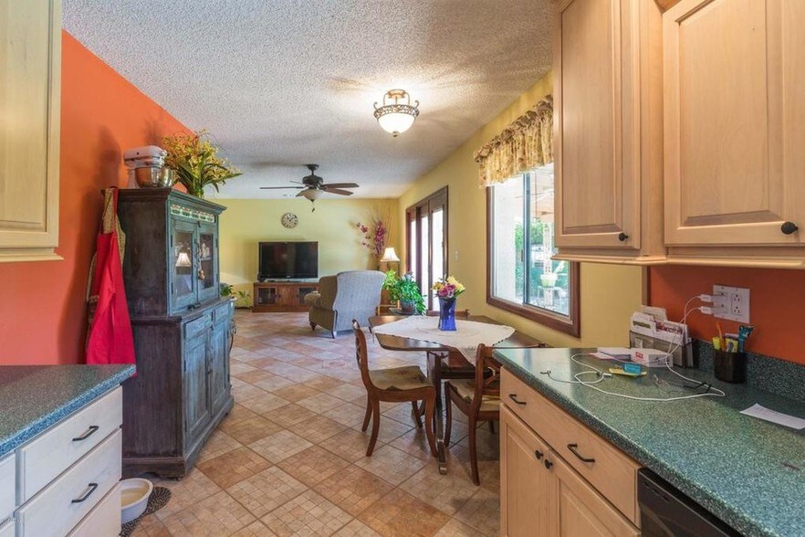 Building Photo - 1113 E Balboa Dr