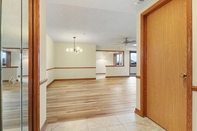 Building Photo - 150 Red Top Dr