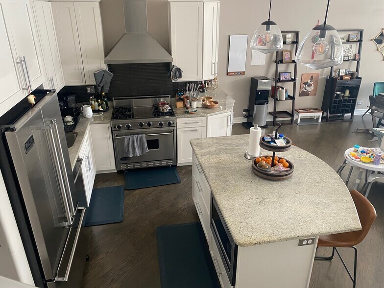 Kitchen - 1631 N Milwaukee Ave