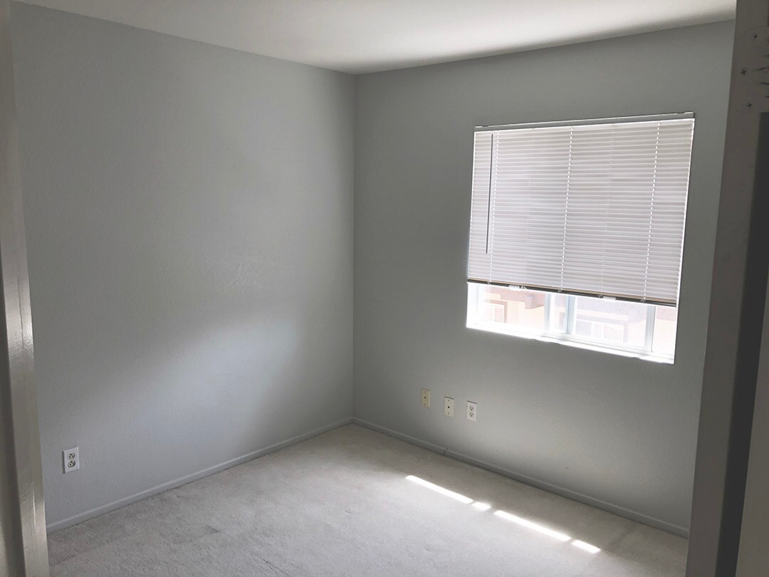 Building Photo - 10140 Wateridge Cir