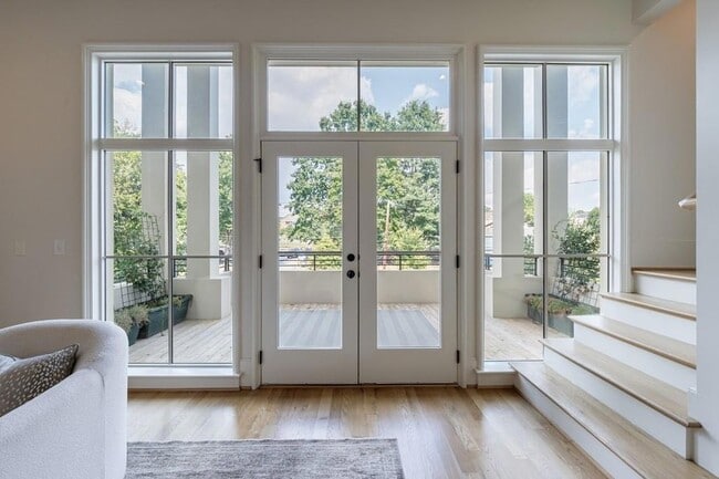 Building Photo - 81 Delmont Dr NE