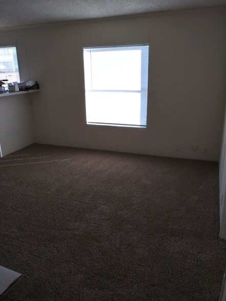 FAMILY ROOM - 20323 Mountaindale Dr