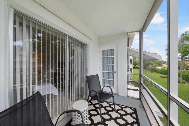Building Photo - 2581 Garden Dr N