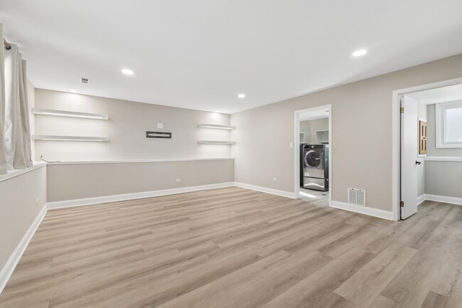 Building Photo - 16805 Hilltop Ave