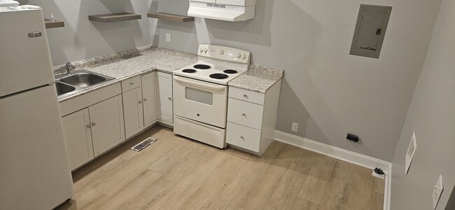 Building Photo - 577 Cranberry Way