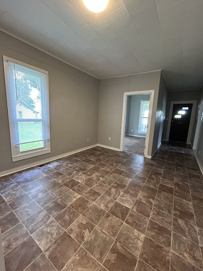Building Photo - 2 bedroom 1 bath