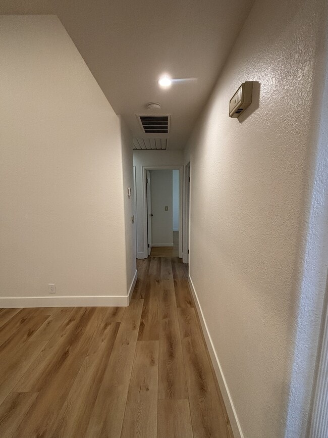 Building Photo - 34 Alvares Ct